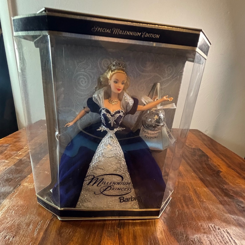 Millennium Princess Barbie Special Edition 2000 Navy Gown Mattel 24154 Vintage